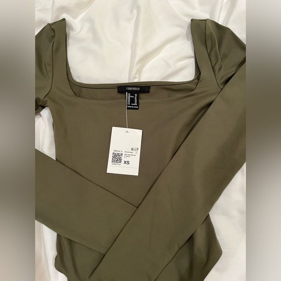 NWT - long sleeve bodysuit - Picture 3 of 7